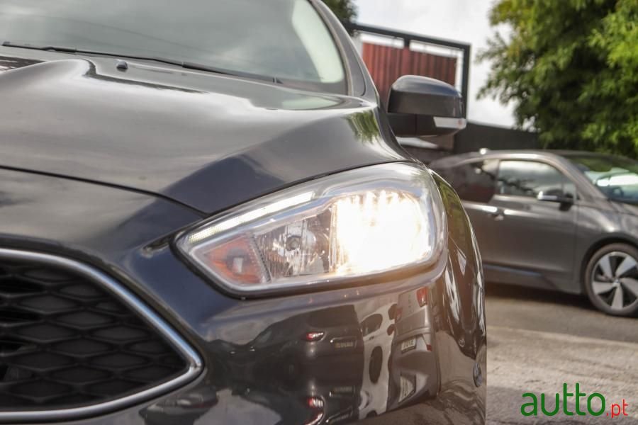 2018' Ford Focus Sw photo #2