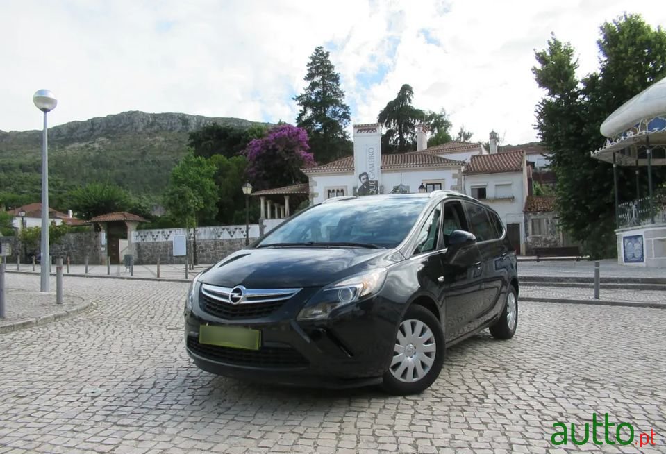 2016' Opel Zafira photo #1