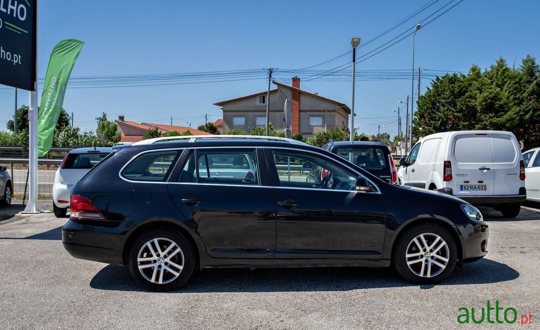 2011' Volkswagen Golf photo #3