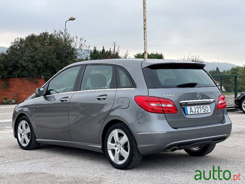 2012' Mercedes-Benz B-180 photo #5