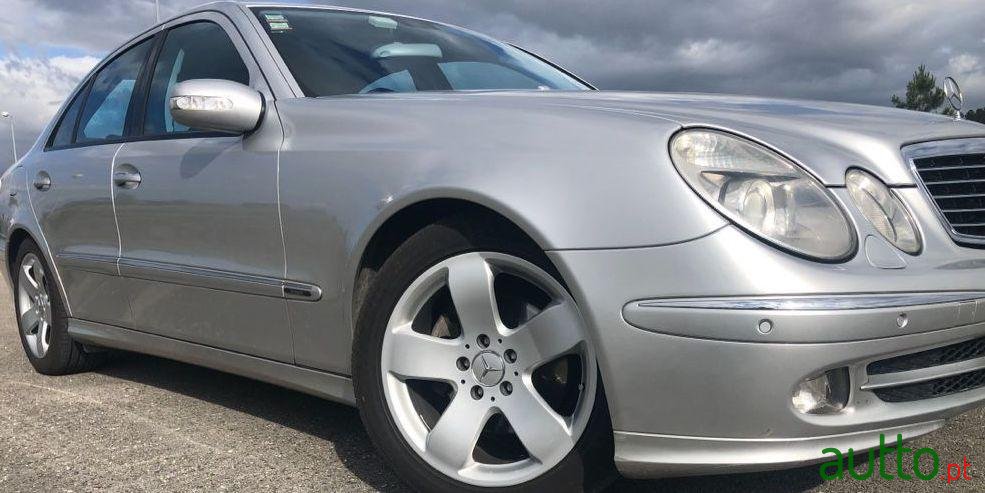 2005' Mercedes-Benz E-220 Avantgarde photo #3