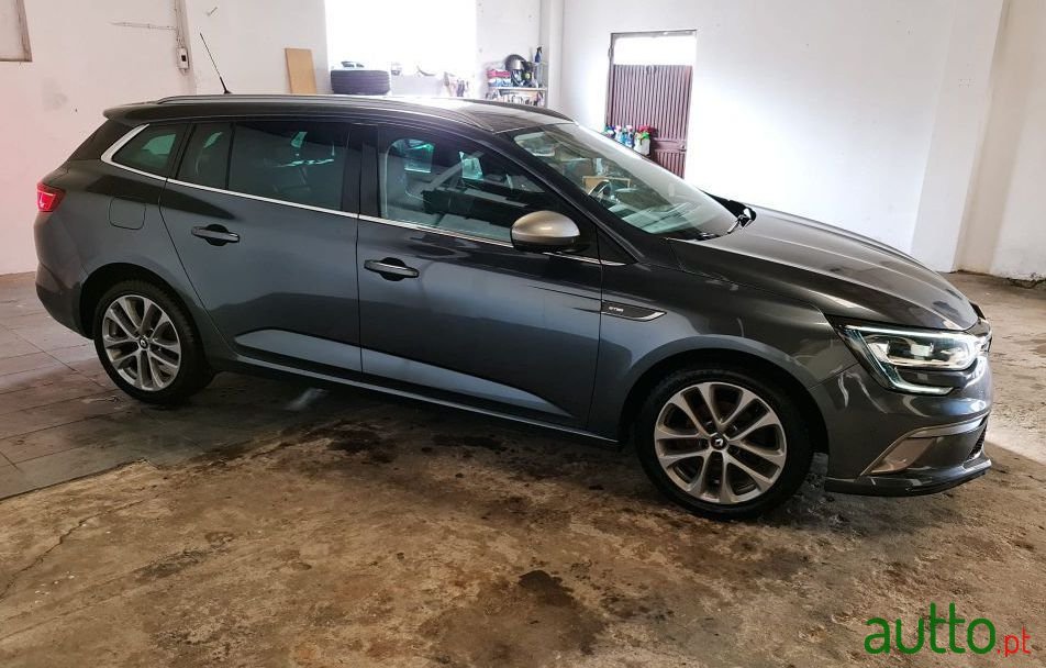 2017' Renault Megane Sport Tourer photo #2