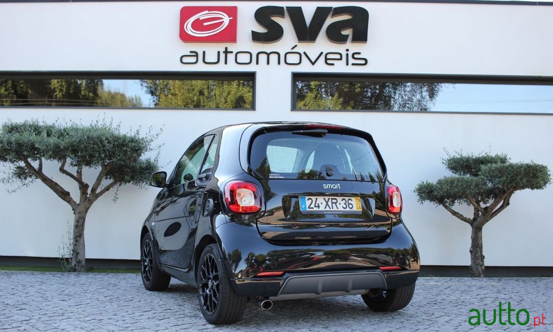 2019' Smart Fortwo photo #2