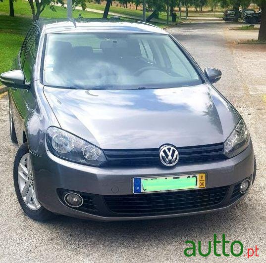 2011' Volkswagen Golf photo #3