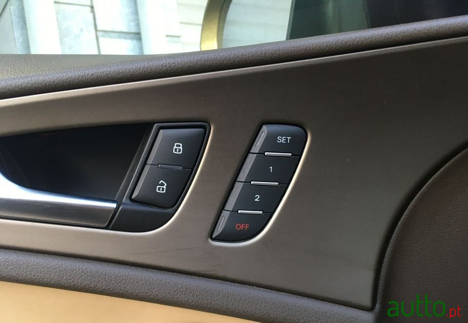 2012' Audi A6 Avant photo #5