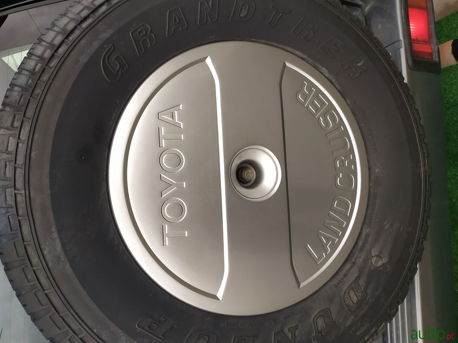 2001' Toyota Land Cruiser photo #3