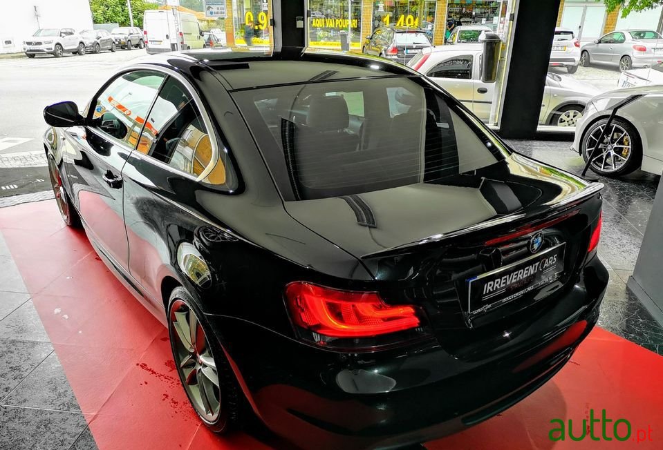 2011' BMW 118 photo #4