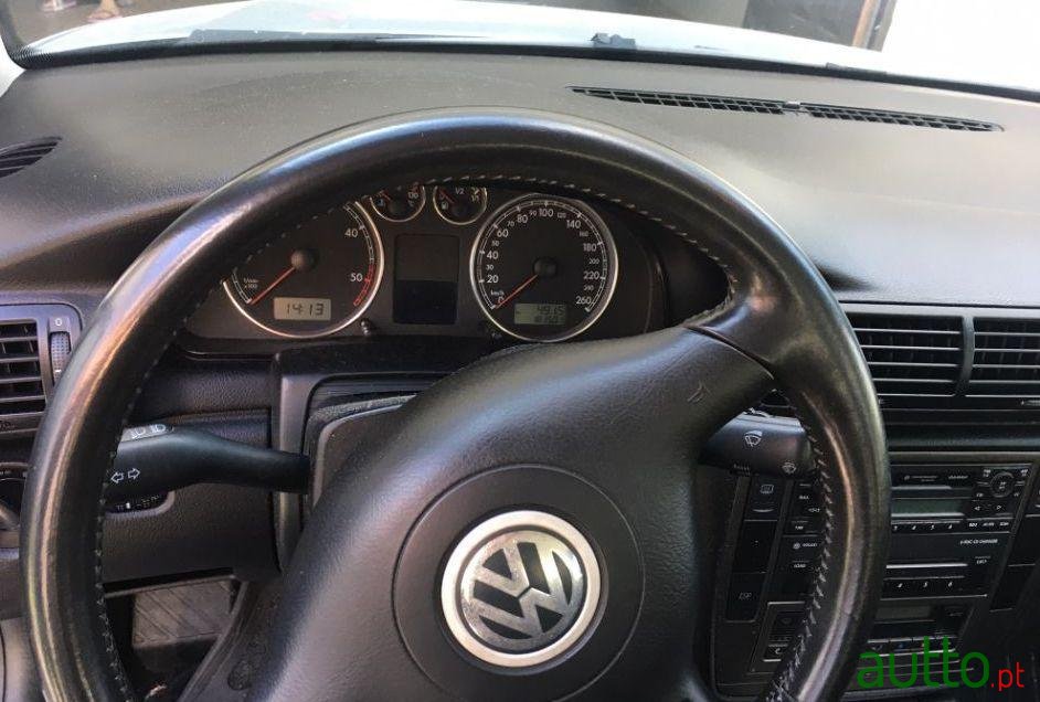 2003' Volkswagen Passat photo #4