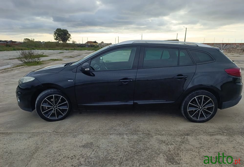 2012' Renault Megane Sport Tourer photo #2