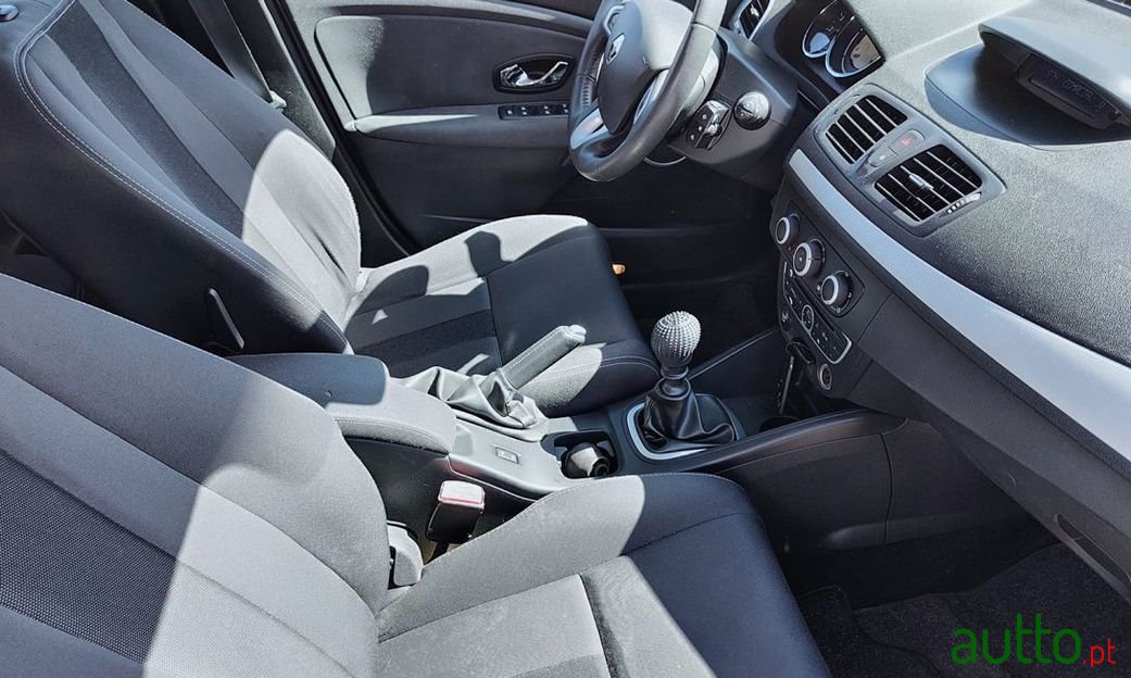 2012' Renault Megane Sport Tourer photo #5