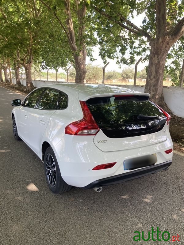 2019' Volvo V40 photo #4