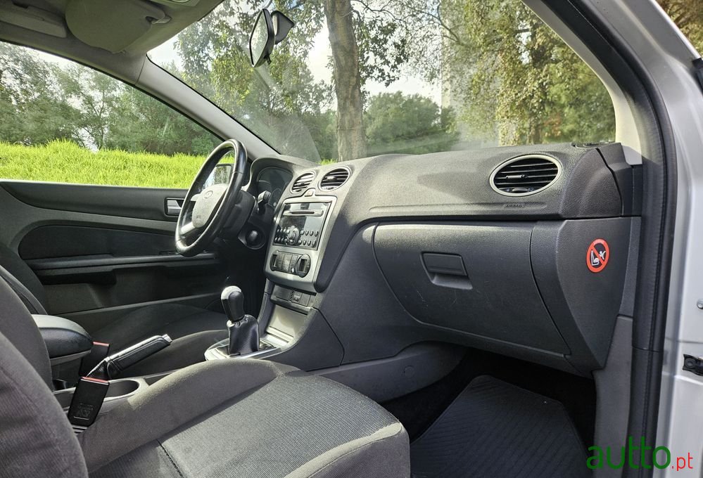 2006' Ford Focus Sw photo #4