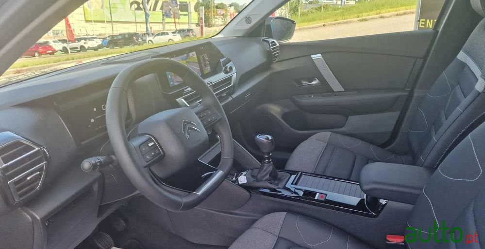 2024' Citroen C4 1.2 Puretech Plus photo #6