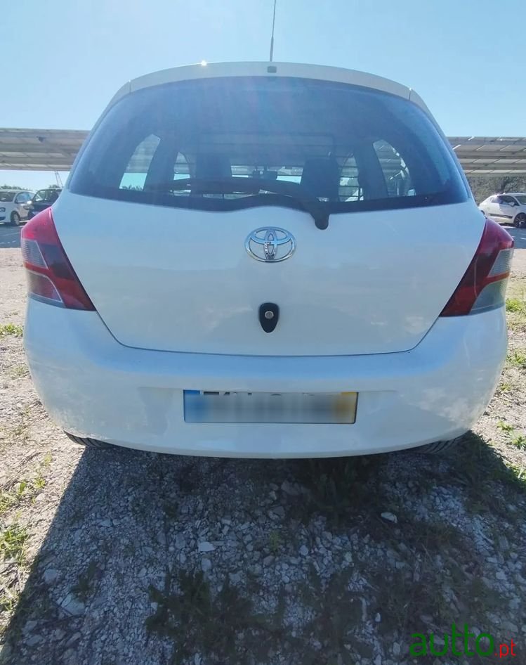 2011' Toyota Yaris 1.4 D-4D Ac photo #3