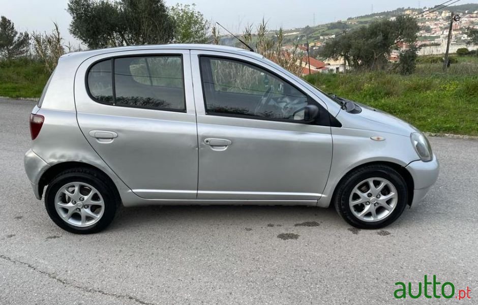 2001' Toyota Yaris photo #2