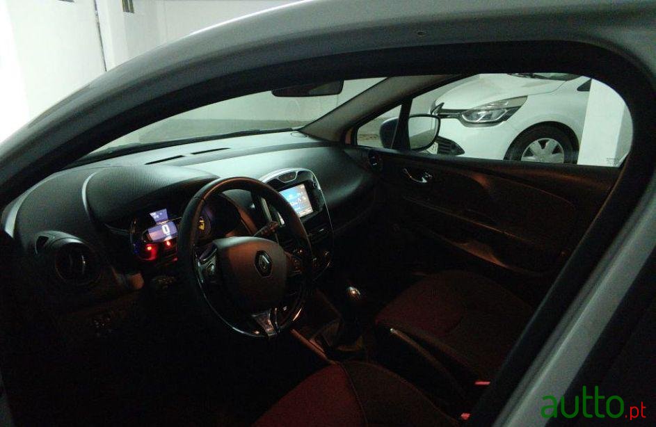 2015' Renault Clio 1.5Dci photo #2