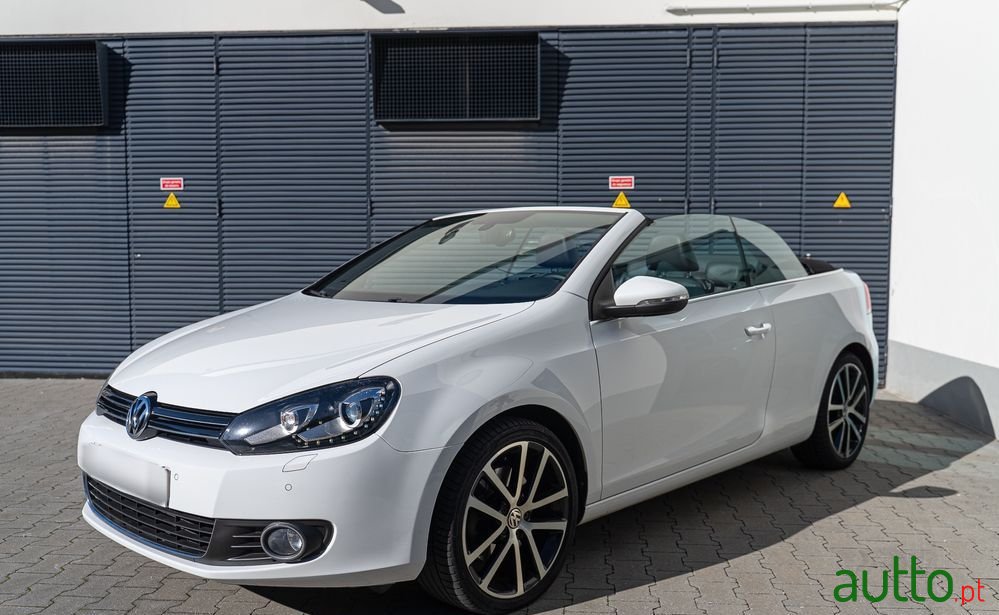 2011' Volkswagen Golf photo #1