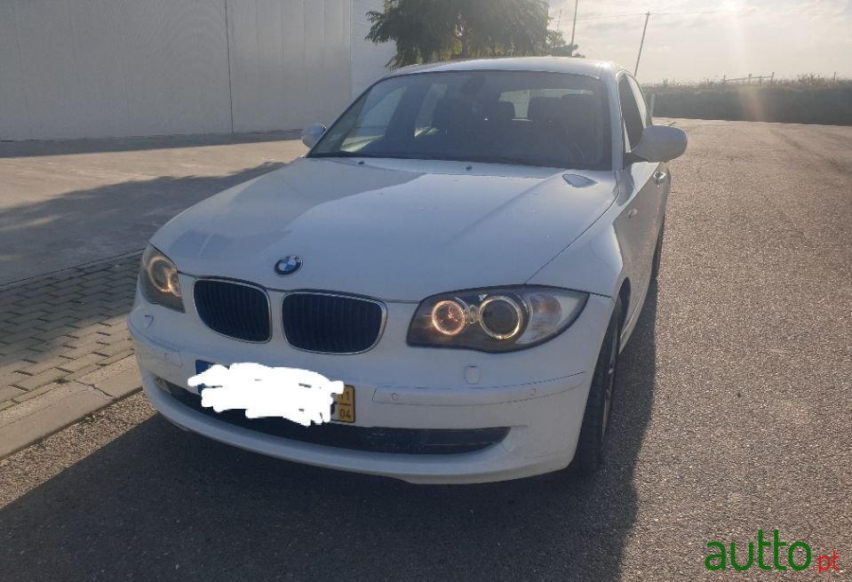 2011' BMW 118 photo #4