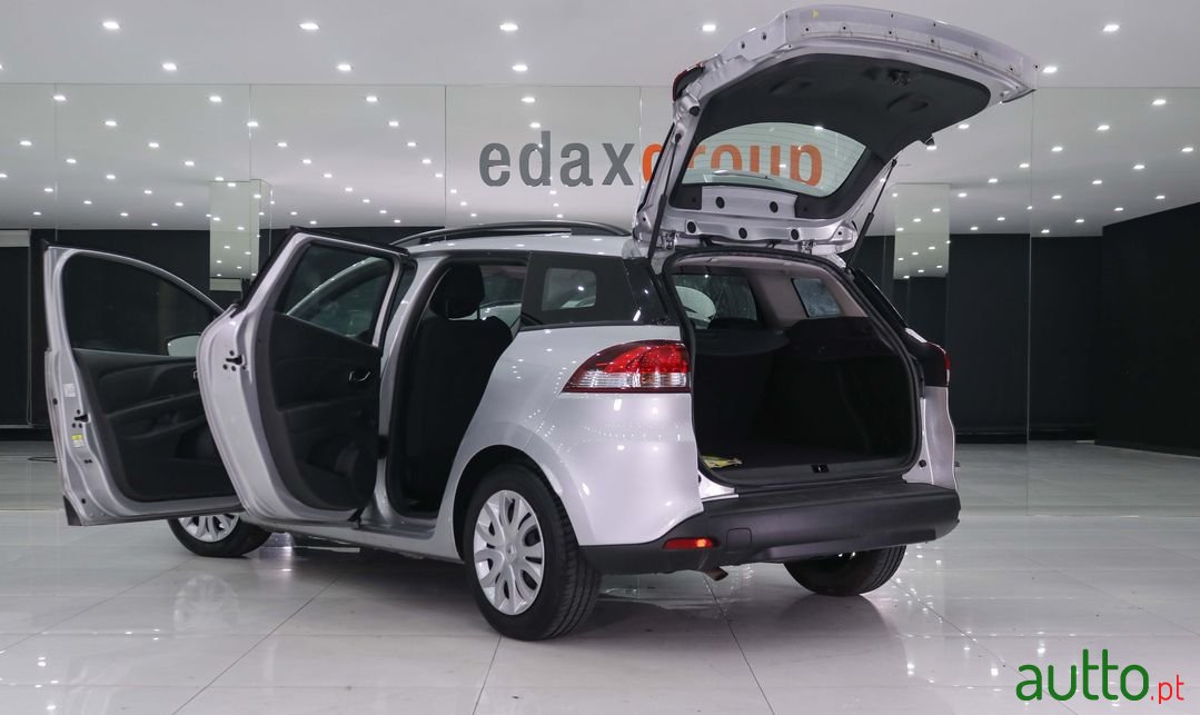 2017' Renault Clio Sport Tourer photo #5