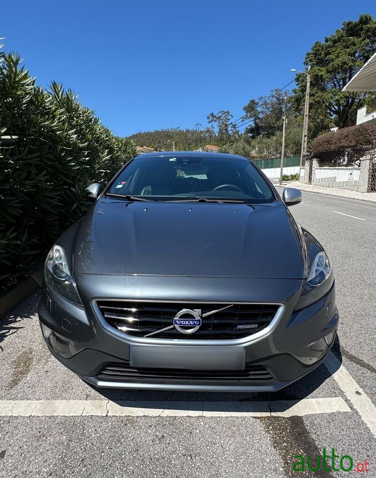 2013' Volvo V40 1.6 D2 R-Design photo #1