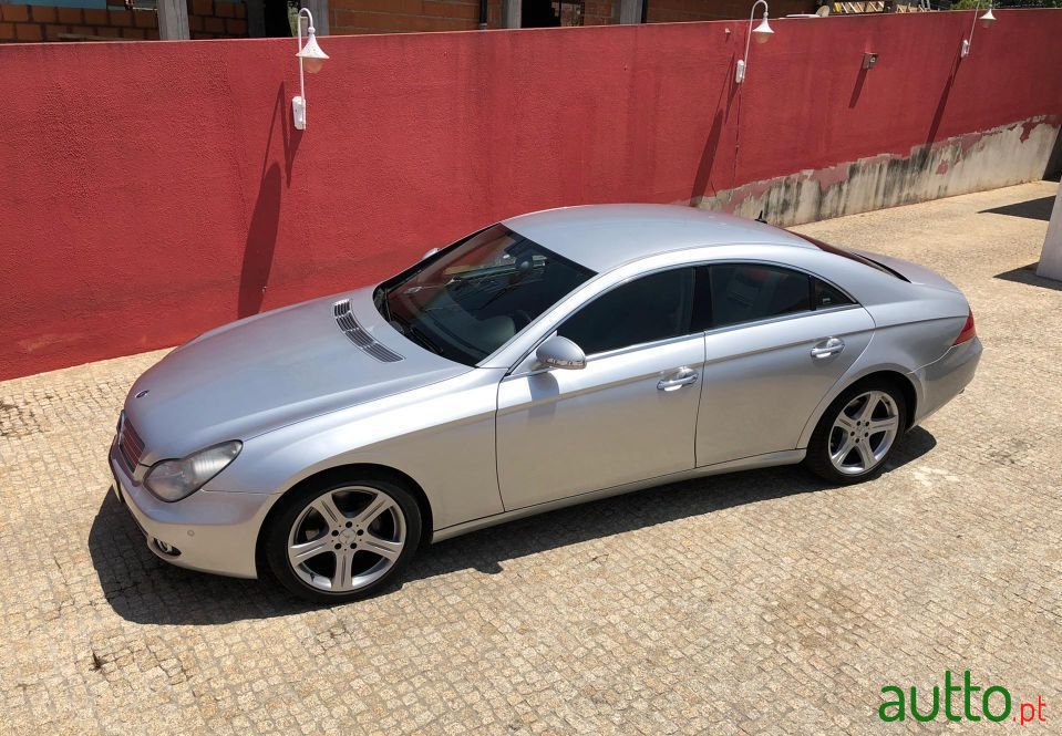 2008' Mercedes-Benz Cls-320 photo #1