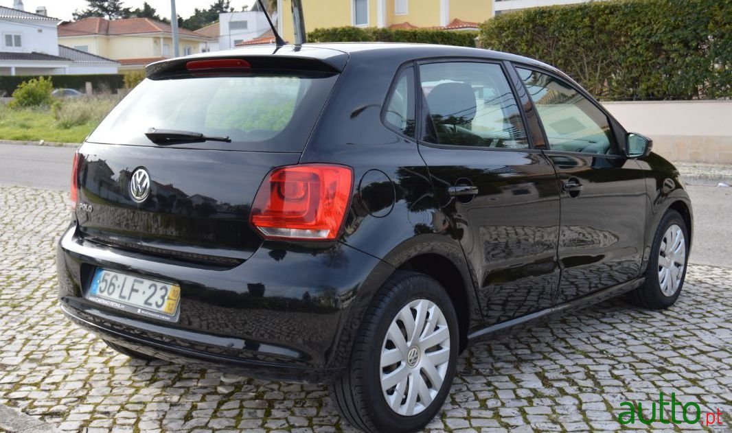 2010' Volkswagen Polo photo #2