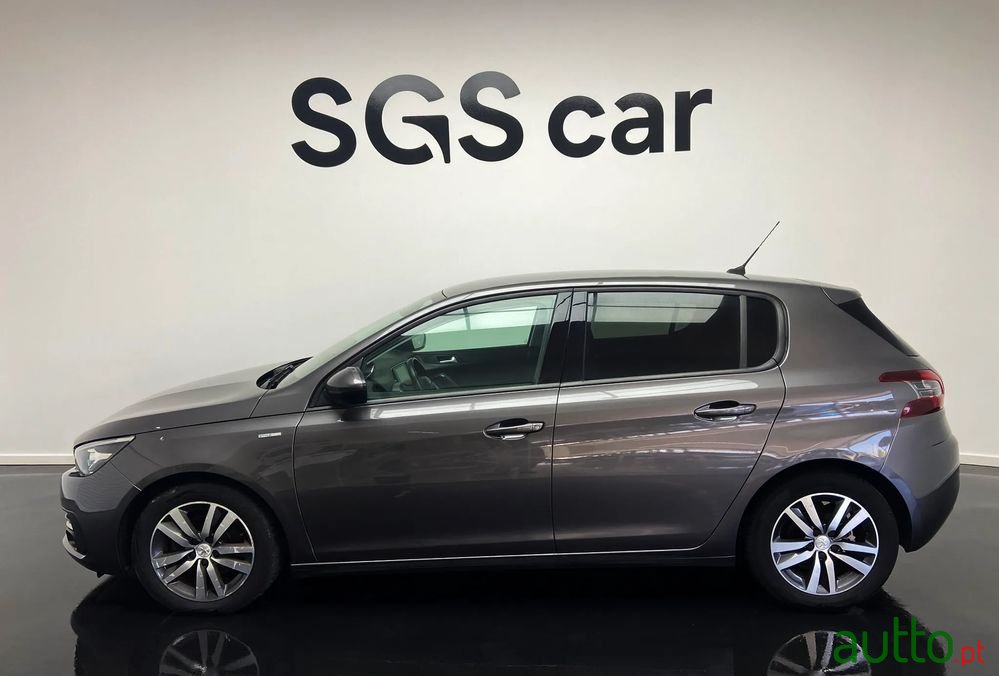 2021' Peugeot 308 1.2 Puretech Style photo #2