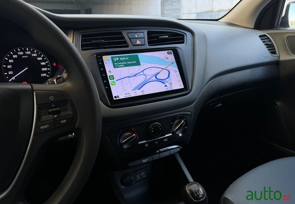 2017' Hyundai i20 photo #2