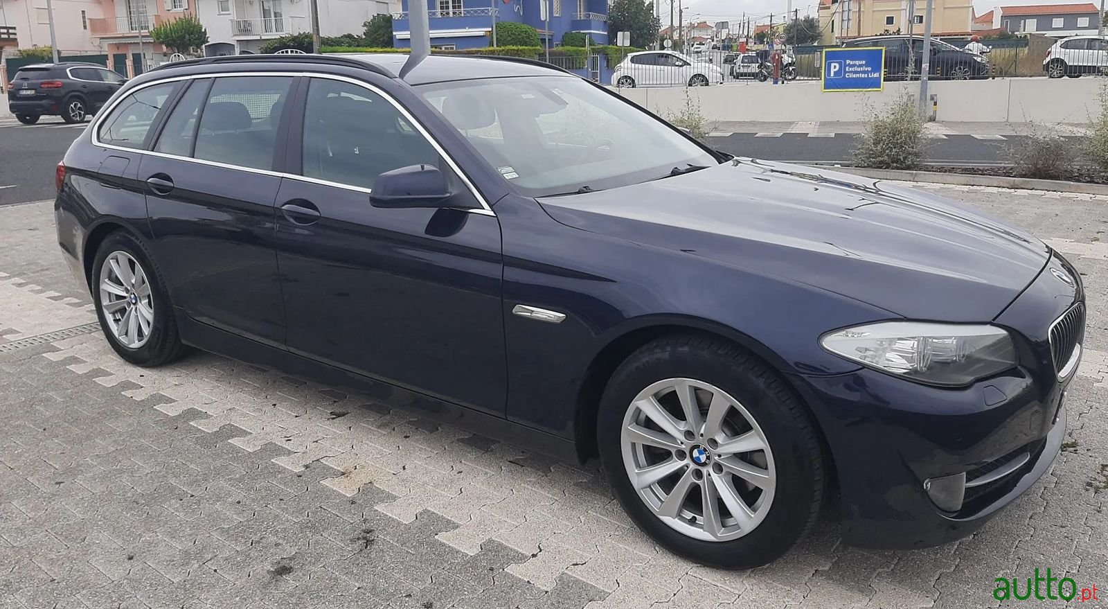 2011' BMW 520 photo #4