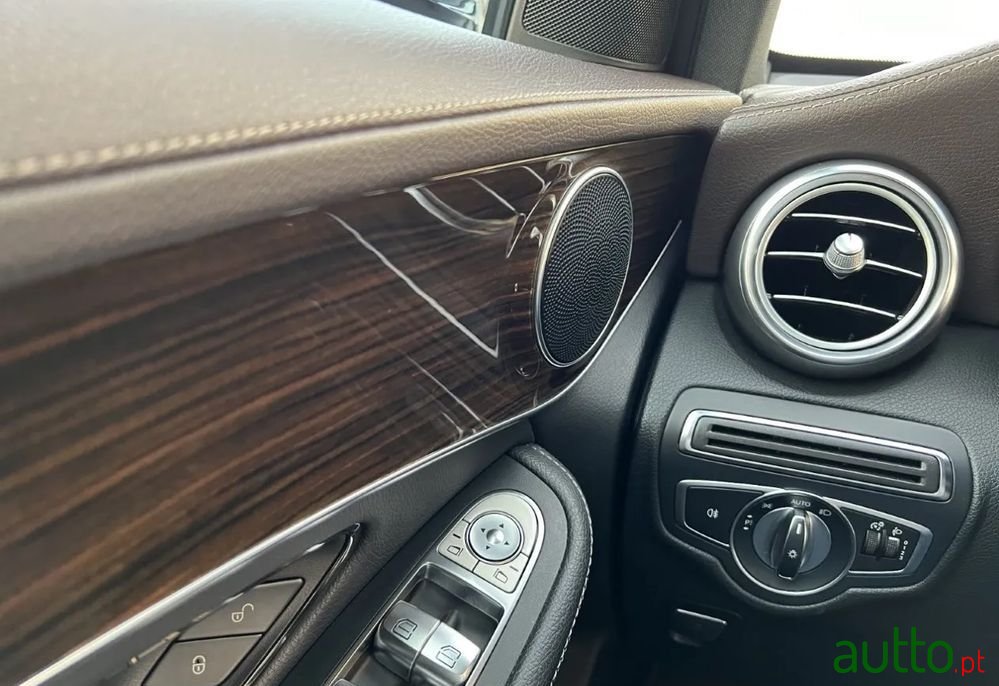 2018' Mercedes-Benz GLC 250 photo #3