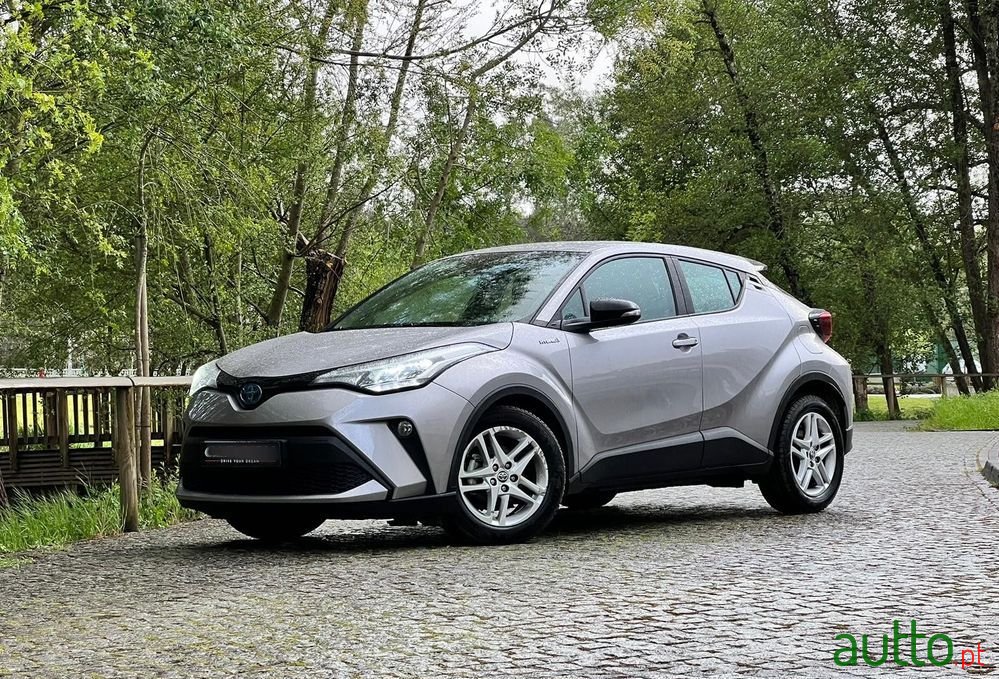 2020' Toyota C-HR photo #2