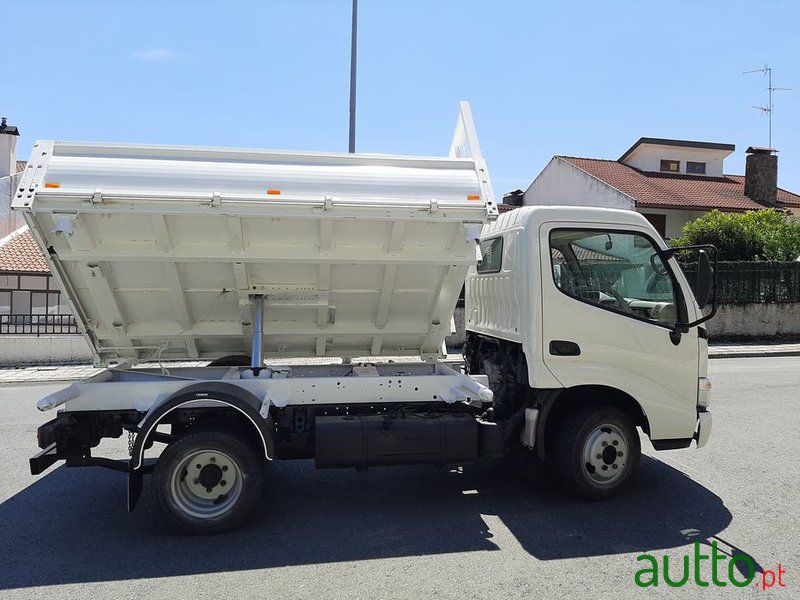 2007' Toyota Dyna photo #1