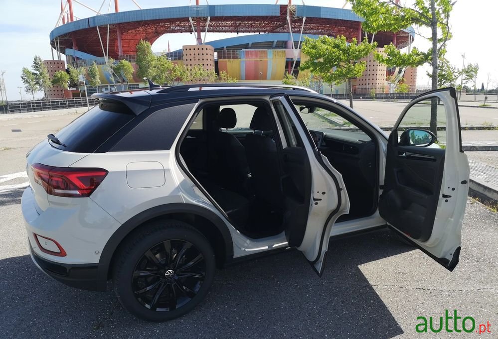 2024' Volkswagen T-Roc 1.0 Tsi Black Style photo #5