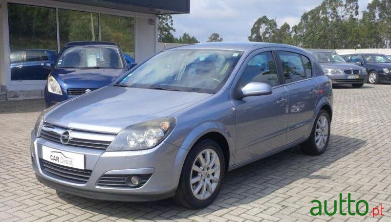 2005' Opel Astra photo #3