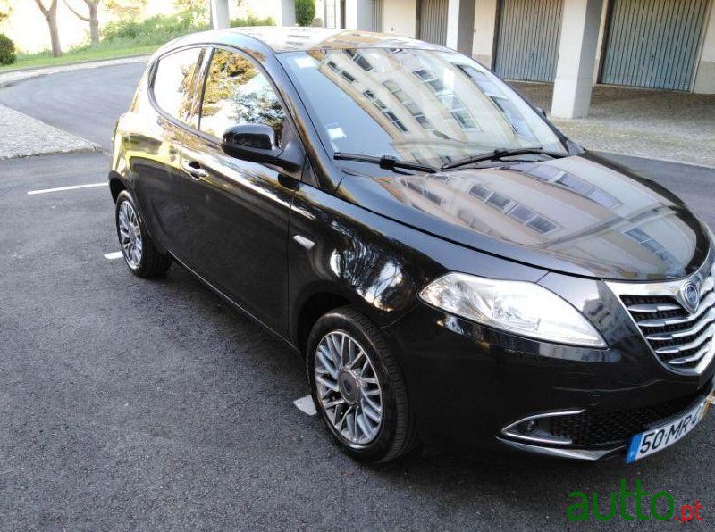 2012' Lancia Ypsilon 1.2 Oro photo #2