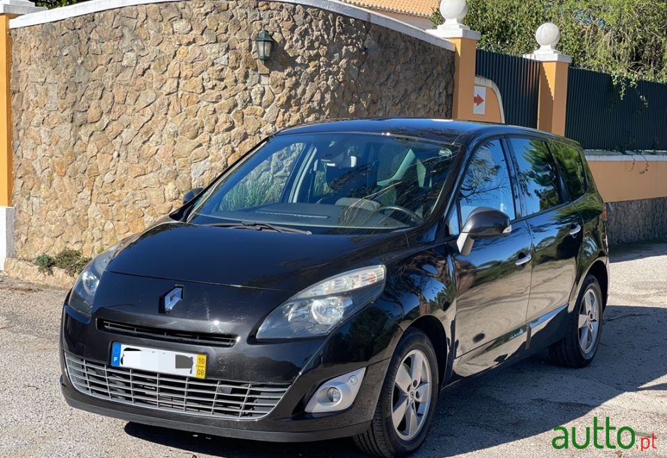 2010' Renault Grand Scenic 1.5-Dci photo #1
