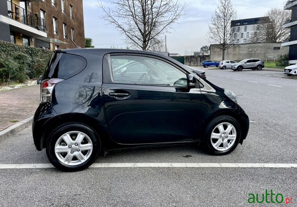 2009' Toyota iQ 1.4 D-4D photo #4