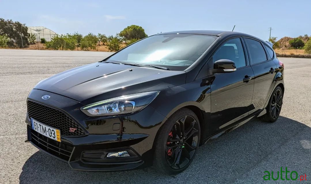 2017' Ford Focus photo #2