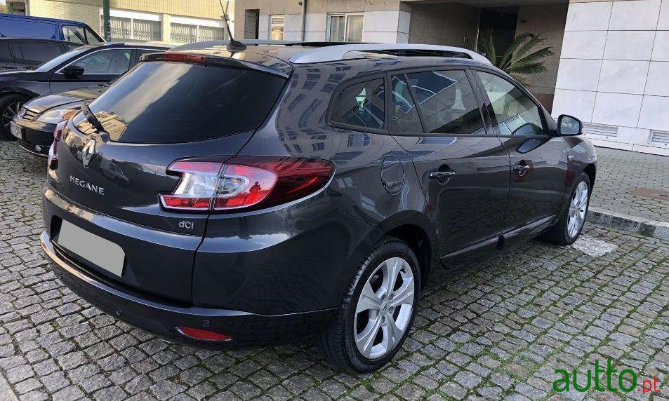 2012' Renault Megane Sport Tourer photo #2