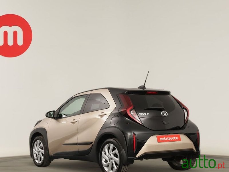 2022' Toyota Aygo 1.0 X-Play photo #3