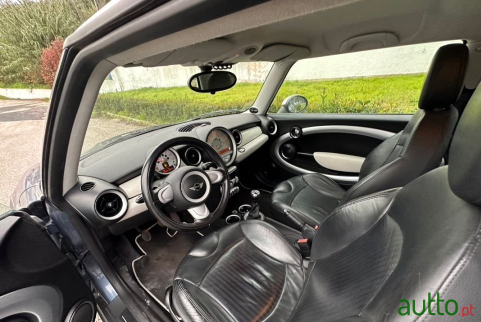 2010' MINI Cooper photo #6