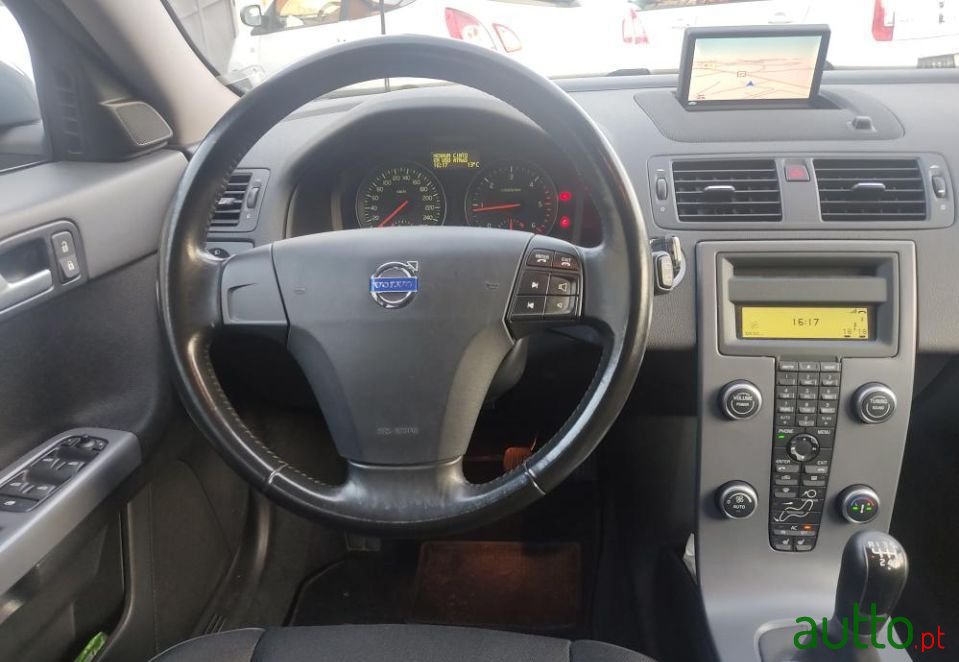 2011' Volvo V50 photo #5