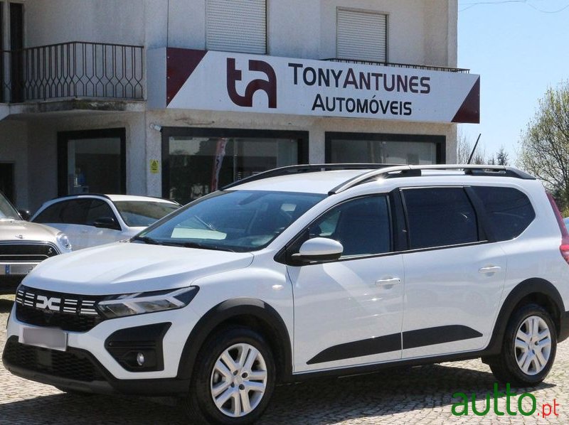 2023' Dacia Jogger photo #1