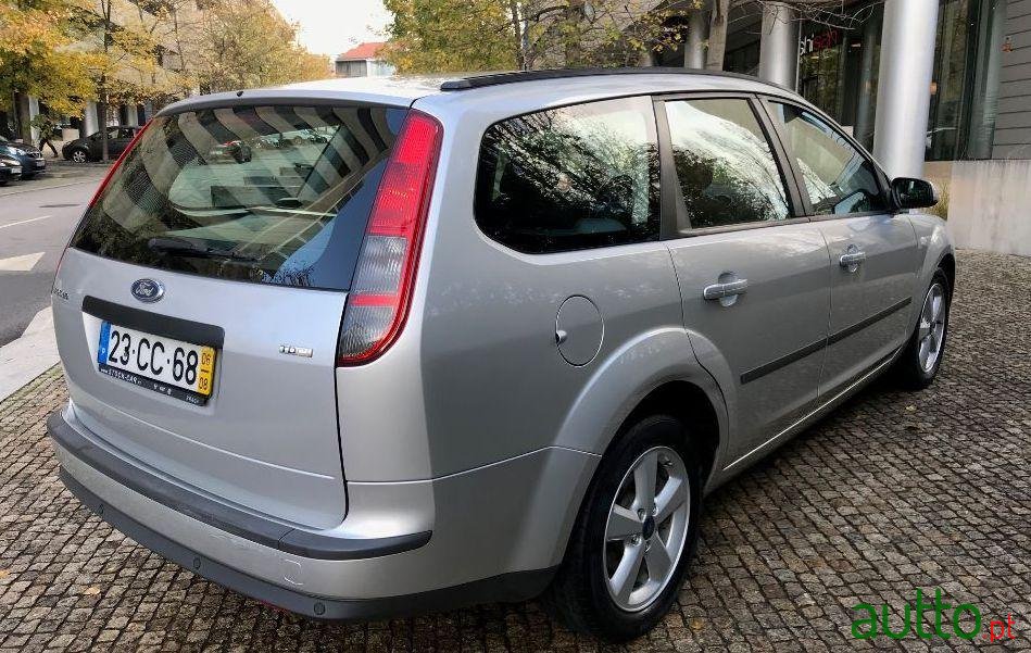 2006' Ford Focus Sw photo #2