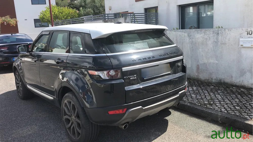 2011' Land Rover Range Rover Evoque photo #2