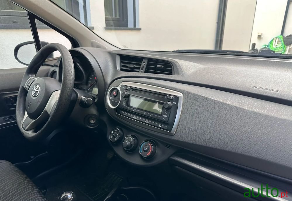 2011' Toyota Yaris 1.4 D-4D photo #6