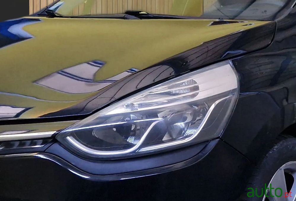 2014' Renault Clio Sport Tourer photo #5