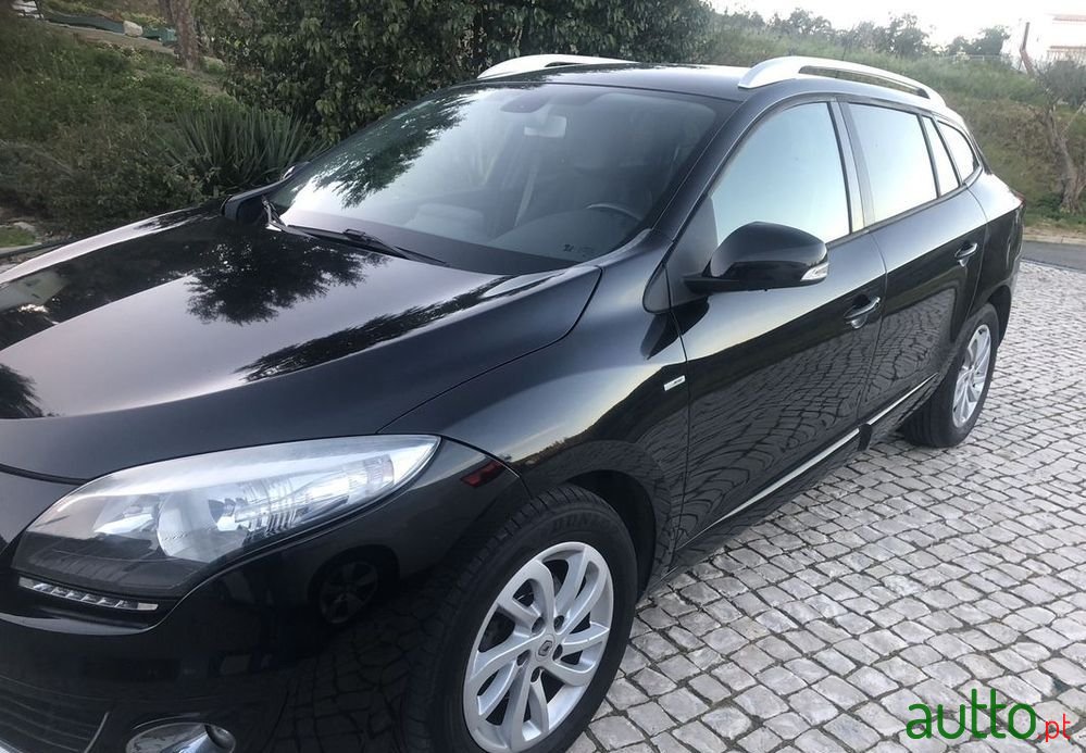 2013' Renault Megane Break photo #2