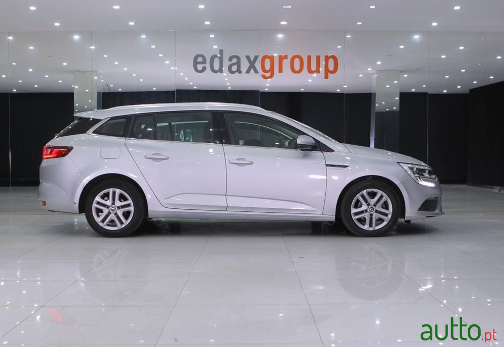 2020' Renault Megane Sport Tourer photo #2