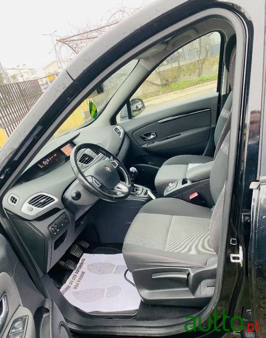 2013' Renault Grand Scenic photo #5